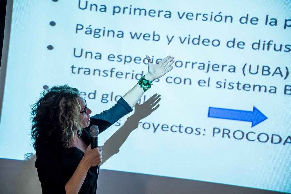 Anabel Marín presenta Bioleft en CIACIAR. Foto: Emergentes