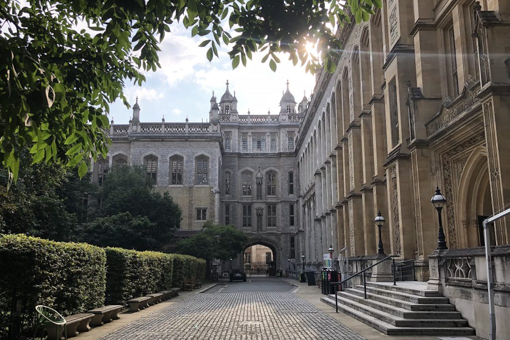 Almendra Cremaschi, investigadora visitante en el King’s College de Londres